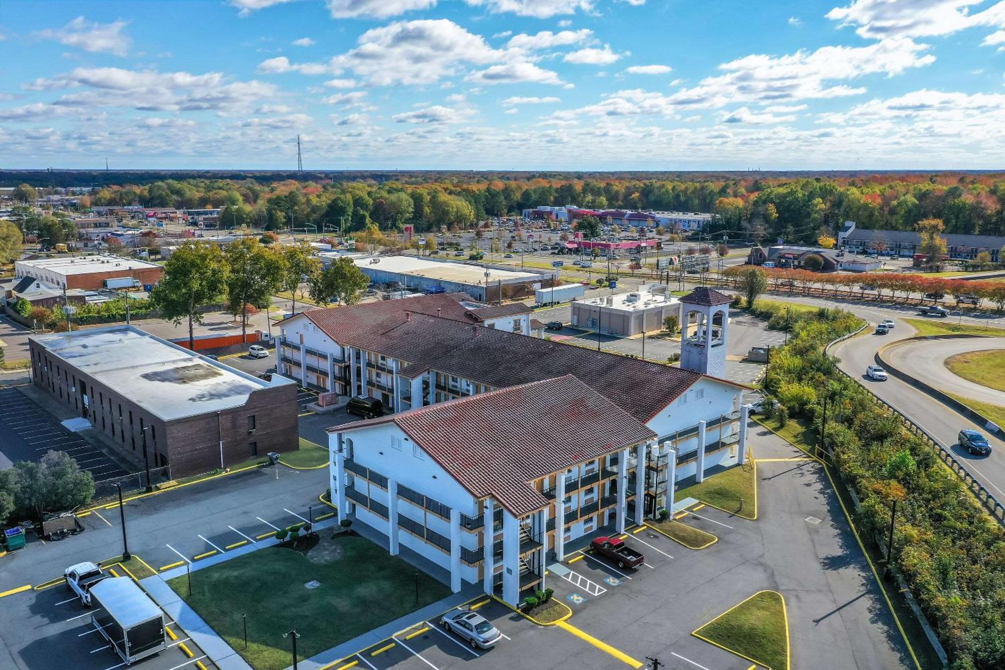 Econo Lodge Richmond-North Chesterfield Exterior photo